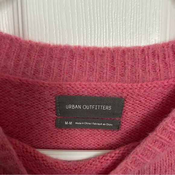 Urban Outfitters Cozy Soft Pink Cropped Sweater M - Picture 3 of 3